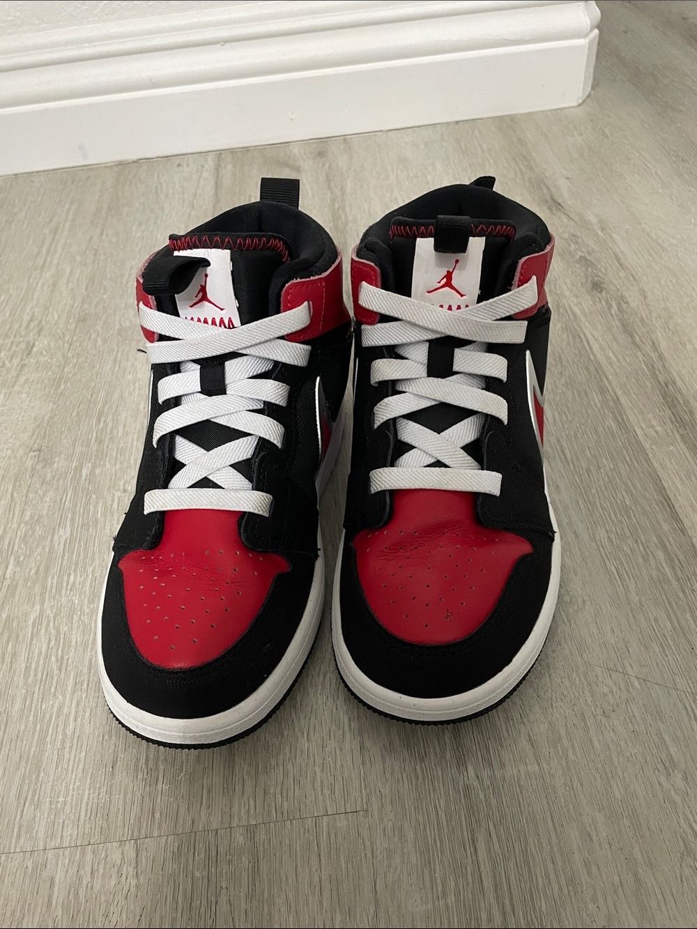 Jordan 1 Kids Mid-Top Sneakers in Black, Red & White